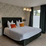 Cha Cha De Loup Luxe - Vakantiewoning Panzió