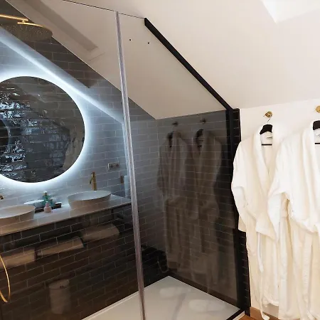 Cha Cha De Loup-b&b-vakantiewoning Met Verwarmd Binnenzwembad En Groot Zonneterras In De Ardennen Bed and Breakfast 4*