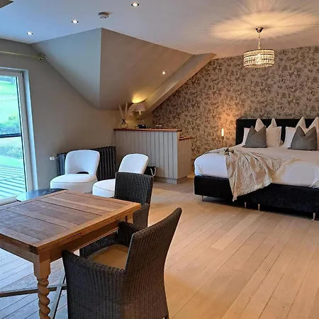 Bed and Breakfast Cha Cha De Loup-b&b-vakantiewoning Met Verwarmd Binnenzwembad En Groot Zonneterras In De Ardennen Rendeux