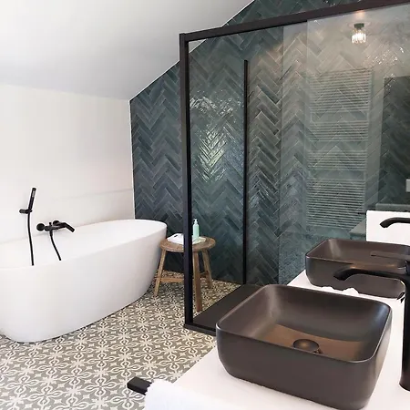 Cha Cha De Loup-b&b-vakantiewoning Met Verwarmd Binnenzwembad En Groot Zonneterras In De Ardennen 4* Rendeux