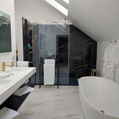Cha Cha De Loup-b&b-vakantiewoning Met Verwarmd Binnenzwembad En Groot Zonneterras In De Ardennen Rendeux