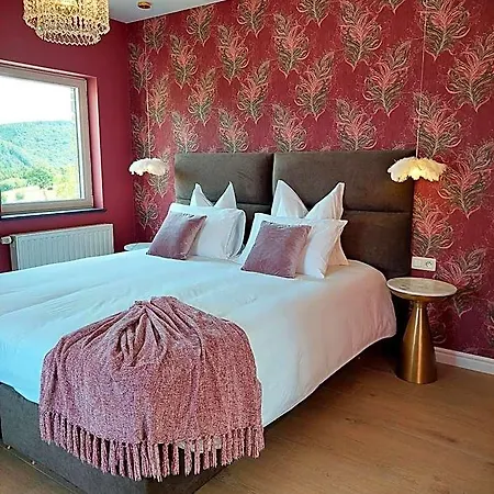 住宿加早餐酒店 Cha Cha De Loup-b&b-vakantiewoning Met Verwarmd Binnenzwembad En Groot Zonneterras In De Ardennen