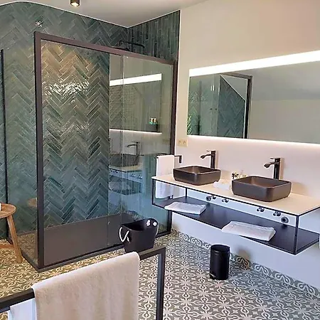 Cha Cha De Loup-b&b-vakantiewoning Met Verwarmd Binnenzwembad En Groot Zonneterras In De Ardennen 伦德科斯