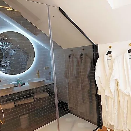 住宿加早餐酒店 Cha Cha De Loup-b&b-vakantiewoning Met Verwarmd Binnenzwembad En Groot Zonneterras In De Ardennen 伦德科斯