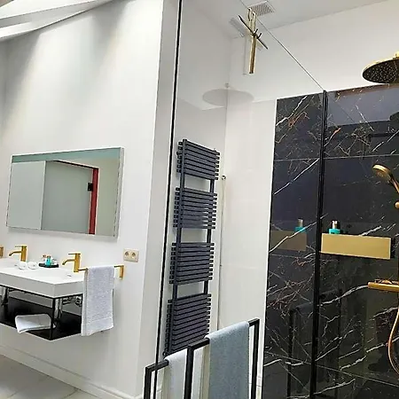 Cha Cha De Loup-b&b-vakantiewoning Met Verwarmd Binnenzwembad En Groot Zonneterras In De Ardennen 伦德科斯